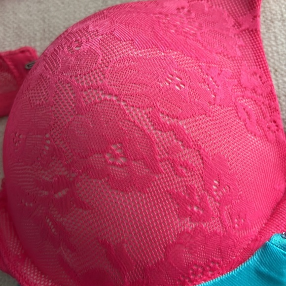 Like new!Set of 3 bras - 💥💥💥 - Picture 5 of 17